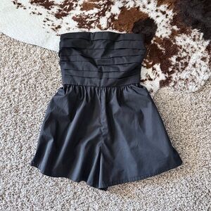 Abercrombie & Fitch PETITE Emerson Ruched Strapless Romper Black